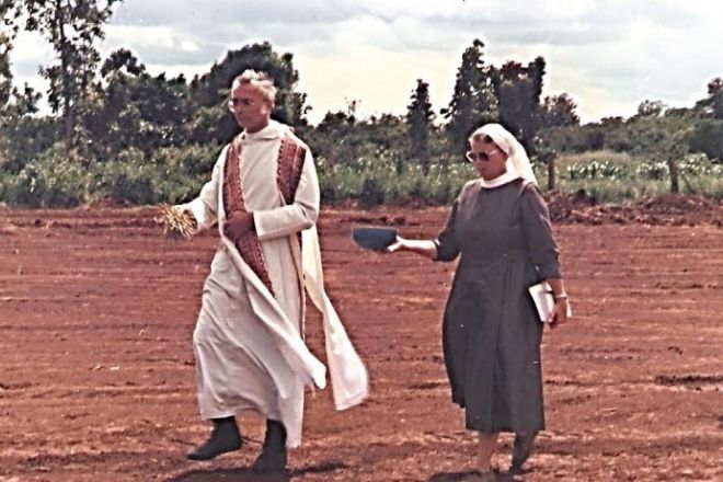 Uganda_1994 Segnung des Geländes