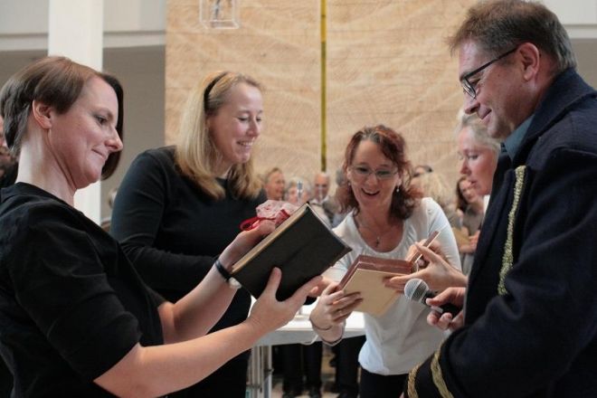 2017 Luther 05 Bücherkauf