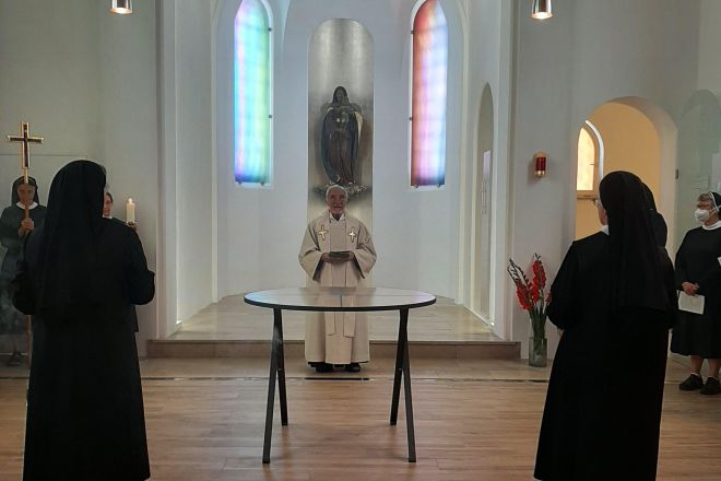 202207 MH Segnung Altar 1